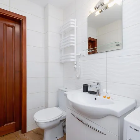 On Krupowki Street With Mountain View By Renters Apartament Zakopane