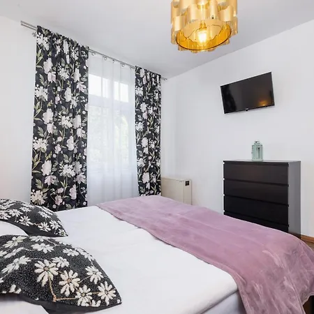 On Krupowki Street With Mountain View By Renters Apartament *