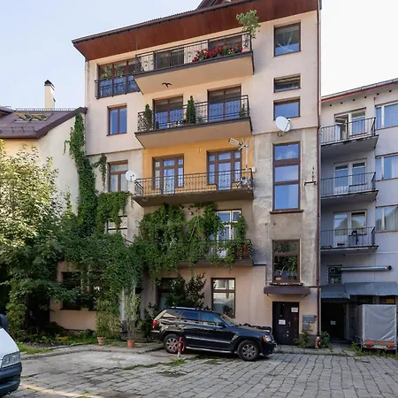 On Krupowki Street With Mountain View By Renters *