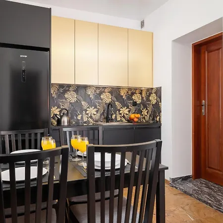 아파트 On Krupowki Street With Mountain View By Renters